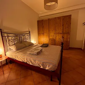 https://naudas-house.it-lombardy.com